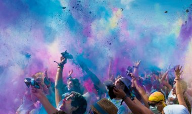 Празднование Холи в ЕМУ