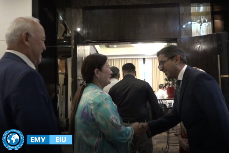 Ректор Евразийского международного университета Роза Аманова посетила фестиваль Mango