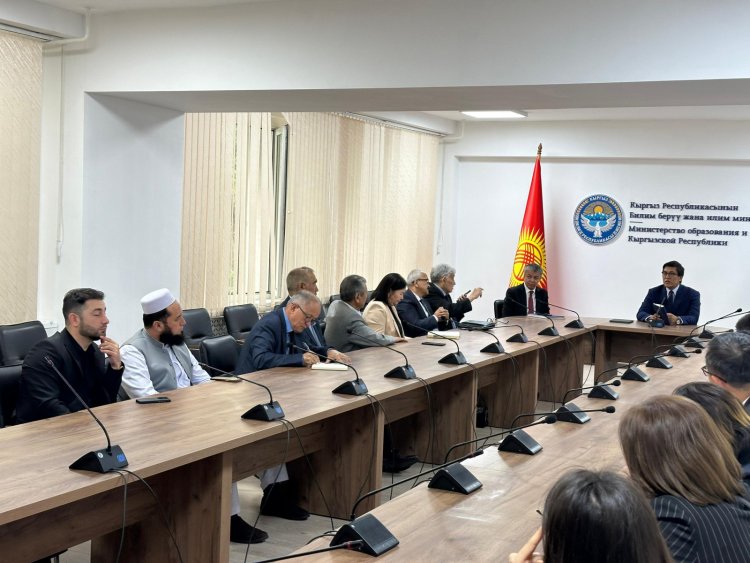 УЧАСТИЕ РЕКТОРА ЕМУ НА СОВЕЩАНИИ В МОН КР