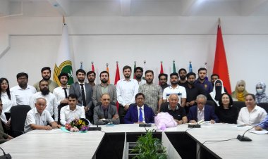 Посол Пакистана в Университете