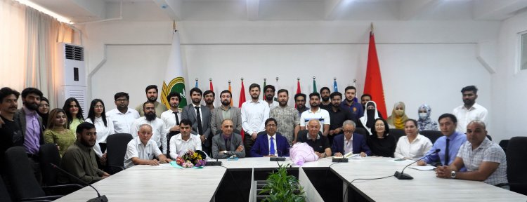 Посол Пакистана в Университете