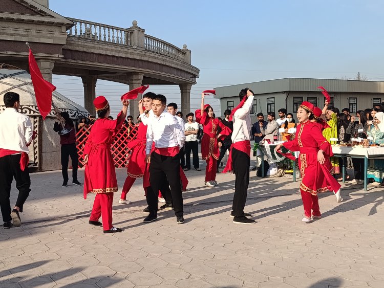 Яркое празднование Нооруз